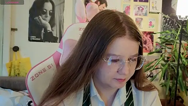 Snapshot of Sienna-Cow chatting on 10/23/25, 12:26 Sienna-Cow online show from 10/23/25, 12:26