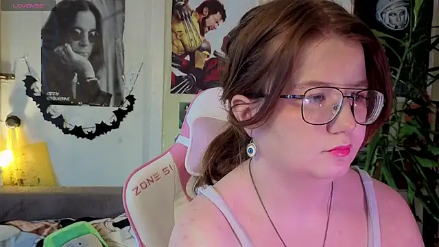 Snapshot of Sienna-Cow chatting on 11/26/25, 09:10 Sienna-Cow online show from 11/26/25, 09:10