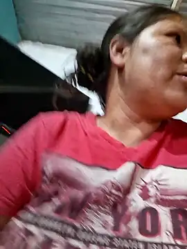 Snapshot of hotmom33 chatting on 11/05/25, 11:10 hotmom33 online show from 11/05/25, 11:10