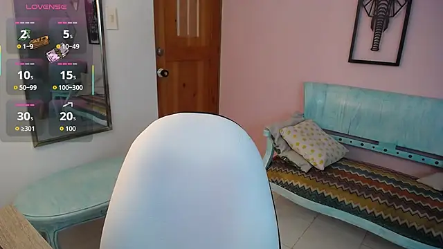 Snapshot of ella_steffen chatting on 10/03/25, 12:24 ella steffen online show from 10/03/25, 12:24