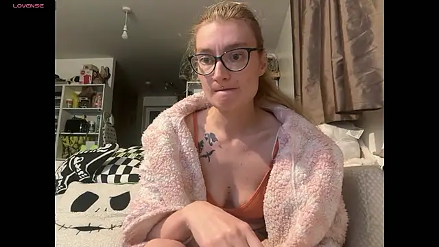 Snapshot of harleyblair chatting on 09/17/25, 10:00 harleyblair online show from 09/17/25, 10:00