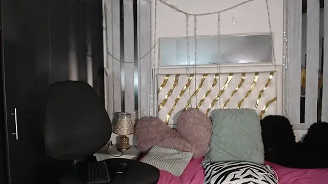 Snapshot of julieta_sweet_ chatting on 10/03/25, 03:47 julieta sweet online show from 10/03/25, 03:47