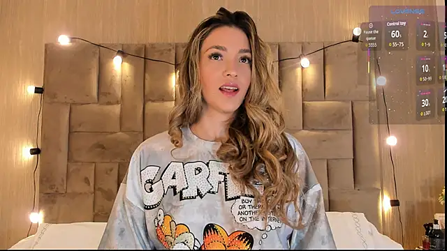 ClaradelMar online show from 11/15/25, 10:23