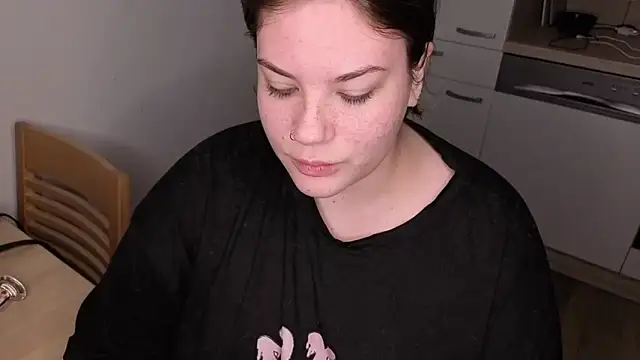 Snapshot of MaeNoir chatting on 11/07/25, 09:59 MaeNoir online show from 11/07/25, 09:59