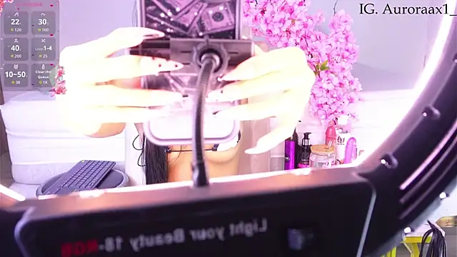 Snapshot of Auroraa_x1 chatting on 11/08/25, 12:44 Auroraa x1 online show from 11/08/25, 12:44