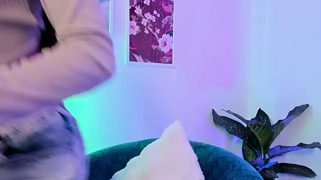 canelleGarces online show from 10/14/25, 11:16