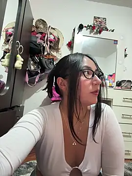 saranghae  online show from 10/06/25, 12:41