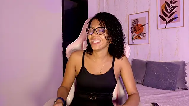 Snapshot of Ayleen_Dunkan chatting on 09/24/25, 12:08 Ayleen Dunkan online show from 09/24/25, 12:08