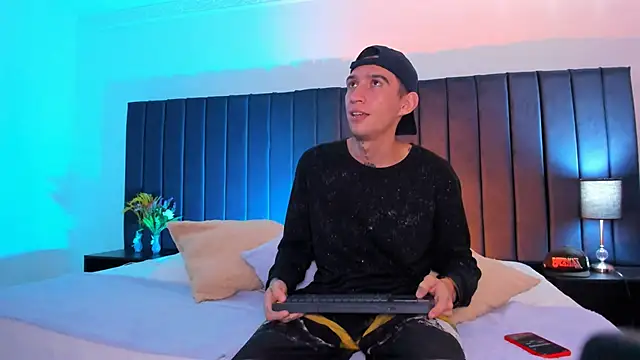 dominik thompson777 online show from 10/08/25, 04:32