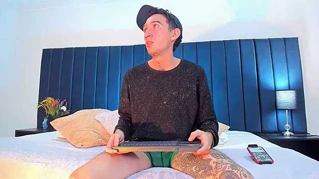 dominik thompson777 online show from 10/11/25, 06:45