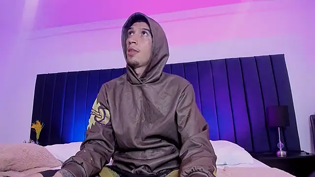 dominik thompson777 online show from 11/04/25, 07:51