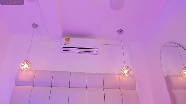 Snapshot of Evelinn_Ruiz chatting on 10/06/25, 07:00 Evelinn Ruiz online show from 10/06/25, 07:00