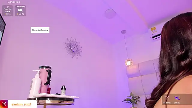 Snapshot of Evelinn_Ruiz chatting on 11/14/25, 07:56 Evelinn Ruiz online show from 11/14/25, 07:56