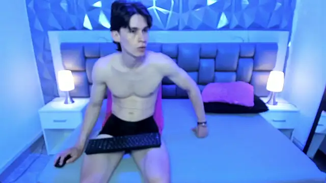 CloeyMiller online show from 10/17/25, 05:15