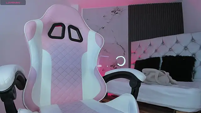 Snapshot of chloesagee chatting on 10/22/25, 11:26 chloesagee online show from 10/22/25, 11:26