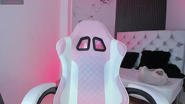 Snapshot of chloesagee chatting on 10/29/25, 11:06 chloesagee online show from 10/29/25, 11:06