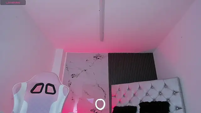 Snapshot of chloesagee chatting on 10/30/25, 11:27 chloesagee online show from 10/30/25, 11:27