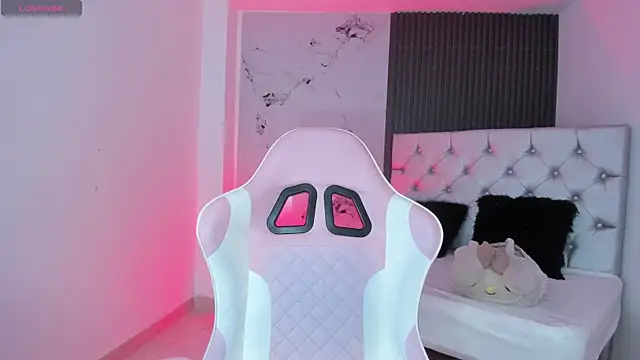 Snapshot of chloesagee chatting on 11/05/25, 12:10 chloesagee online show from 11/05/25, 12:10