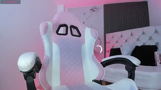 Snapshot of chloesagee chatting on 11/08/25, 11:47 chloesagee online show from 11/08/25, 11:47