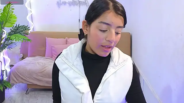 Snapshot of Lalalutsy_tay chatting on 10/18/25, 07:36 Lalalutsy tay online show from 10/18/25, 07:36