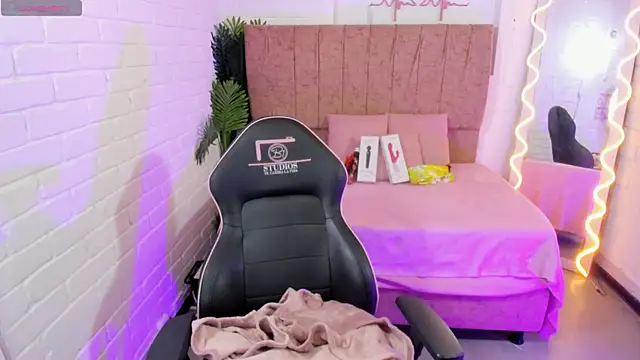 Snapshot of Lalalutsy_tay chatting on 11/21/25, 07:23 Lalalutsy tay online show from 11/21/25, 07:23