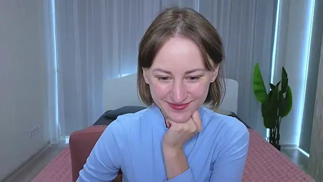 LuluChiiii online show from 10/03/25, 09:39