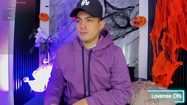 William Steel  online show from 10/18/25, 04:04