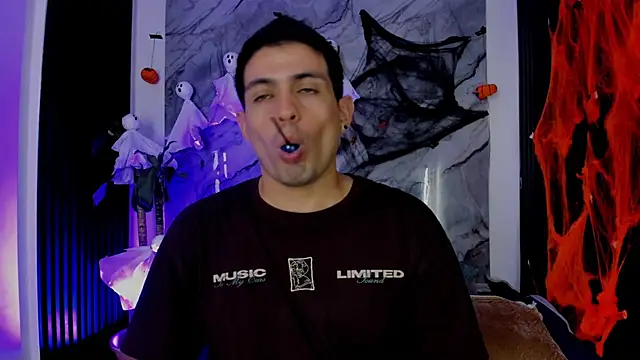 William Steel  online show from 10/24/25, 03:58