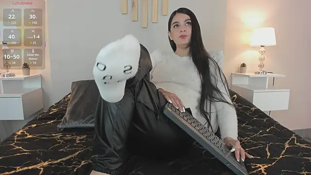 natachadiaz  online show from 10/28/25, 12:30