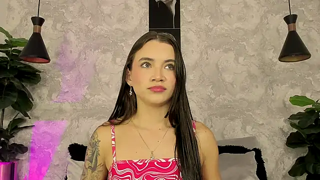 aitana baker  online show from 10/18/25, 02:58