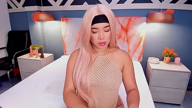 Snapshot of EmilyZahar chatting on 10/23/25, 12:59 EmilyZahar online show from 10/23/25, 12:59