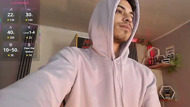 Snapshot of Bastian_MCcormick chatting on 10/13/25, 12:49 Bastian MCcormick online show from 10/13/25, 12:49