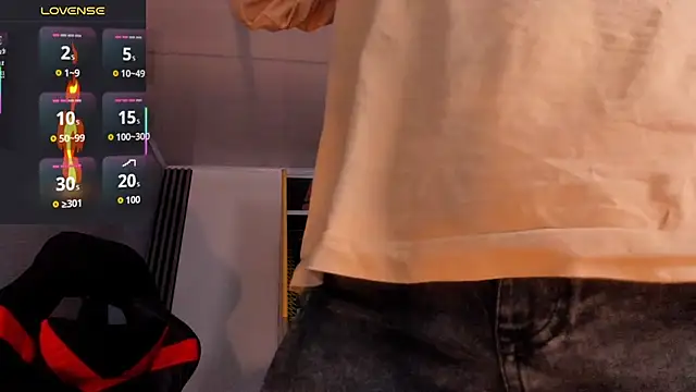 Snapshot of Bastian_MCcormick chatting on 10/14/25, 01:01 Bastian MCcormick online show from 10/14/25, 01:01