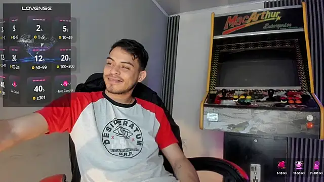 Snapshot of Bastian_MCcormick chatting on 10/15/25, 11:54 Bastian MCcormick online show from 10/15/25, 11:54