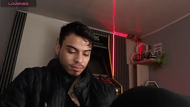 Snapshot of Bastian_MCcormick chatting on 11/04/25, 12:48 Bastian MCcormick online show from 11/04/25, 12:48