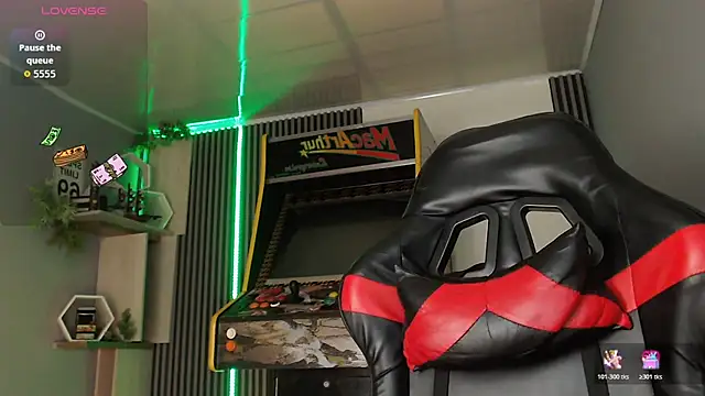 Snapshot of Bastian_MCcormick chatting on 11/20/25, 12:27 Bastian MCcormick online show from 11/20/25, 12:27