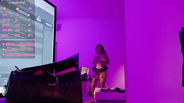 Snapshot of SamanthaaReed chatting on 09/19/25, 03:30 SamanthaaReed online show from 09/19/25, 03:30