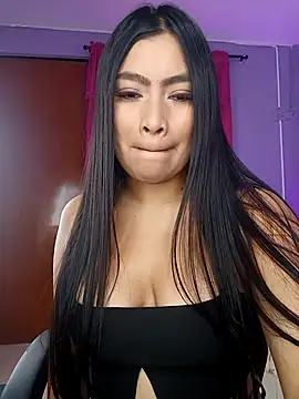 Snapshot of LunaaRosse chatting on 10/25/25, 02:19 LunaaRosse online show from 10/25/25, 02:19