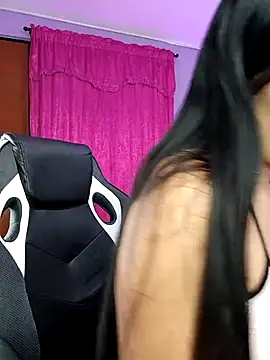 Snapshot of LunaaRosse chatting on 10/30/25, 12:23 LunaaRosse online show from 10/30/25, 12:23