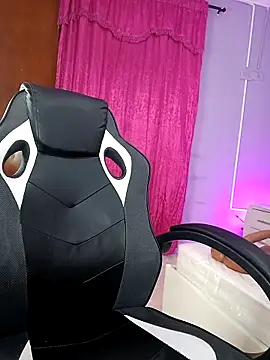 Snapshot of LunaaRosse chatting on 11/15/25, 02:31 LunaaRosse online show from 11/15/25, 02:31