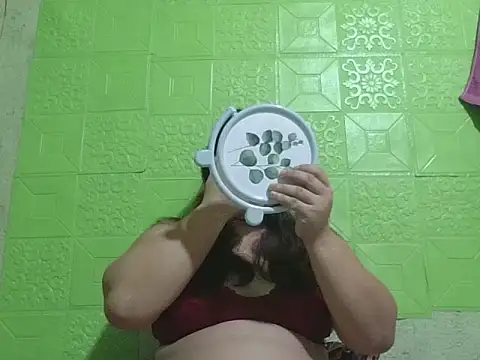 prettywetmom88 online show from 09/30/25, 11:48