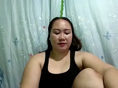 prettywetmom88 online show from 10/13/25, 10:04