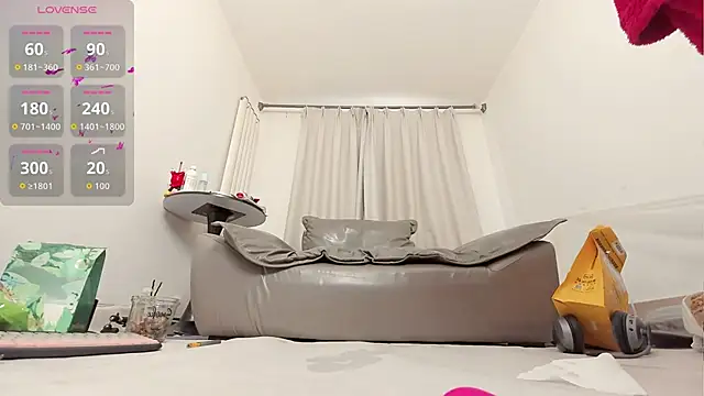 fox-yiyi online show from 10/18/25, 07:53