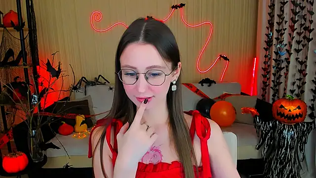 YourLovellyStory online show from 10/23/25, 04:28