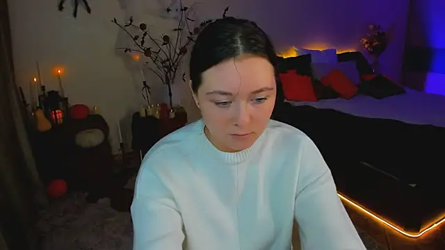 AlluringLookk online show from 10/28/25, 10:08