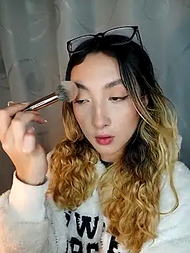 LauMiller online show from 11/21/25, 12:32