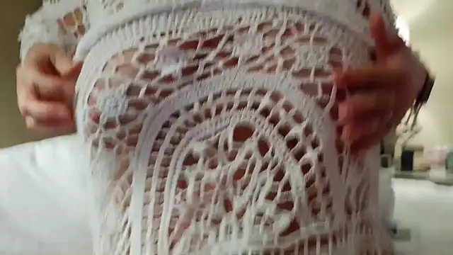 Snapshot of herguiltypleasure chatting on 11/27/25, 12:46 herguiltypleasure online show from 11/27/25, 12:46