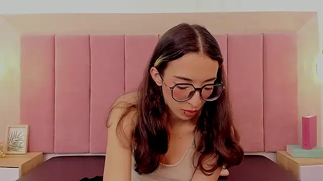 Emilia Bons online show from 11/12/25, 01:33