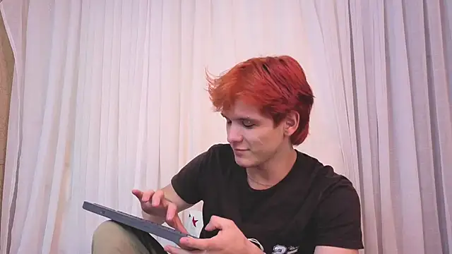 Snapshot of oliver_big19 chatting on 09/29/25, 12:10 oliver big19 online show from 09/29/25, 12:10