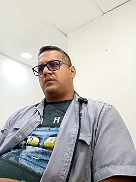 Snapshot of geimos36 chatting on 10/07/25, 05:43 geimos36 online show from 10/07/25, 05:43